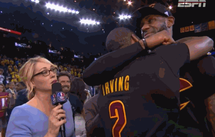 gif-詹皇终夺冠难掩激动 骑士将帅喜极而泣!