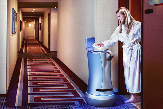 当酒店开始用机器人送水 服务生的饭碗怎么办？