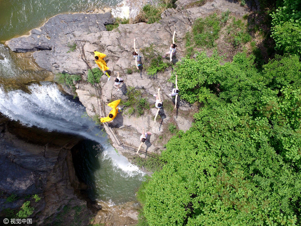 少林武僧传授女子救护队员防狼术 一招就可制