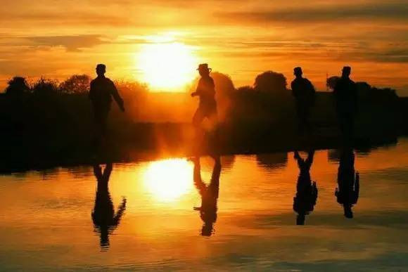 军事新媒体,想说爱你不容易