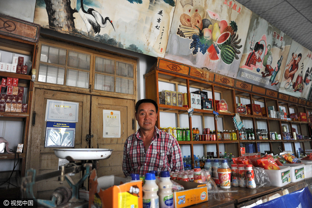 山西一乡村商店保留70年代供销社原貌40年