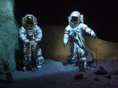 曝世界各国都不敢公开的月球秘密-中国学网-中