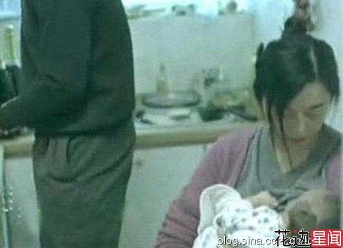 内地著名的演员盖丽丽曾经在拍摄一场给小孩哺乳的戏中,当着男演员和