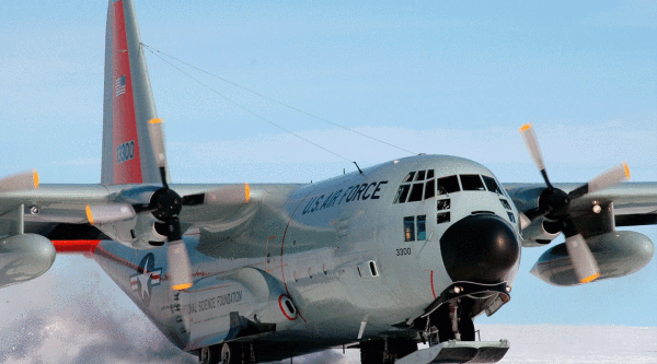 日一架c-130运输机因漏油在名古屋机场迫降,c130运输