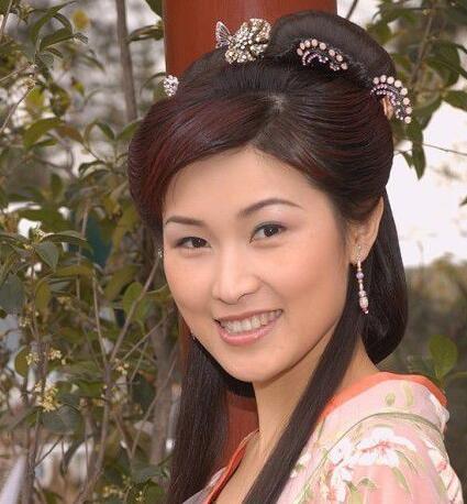 女星曾流产显被切除子宫 如今意外怀孕