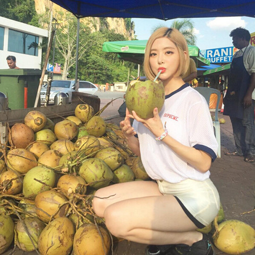 把持不住了!韩国最美dj对镜抖胸让人心痒痒