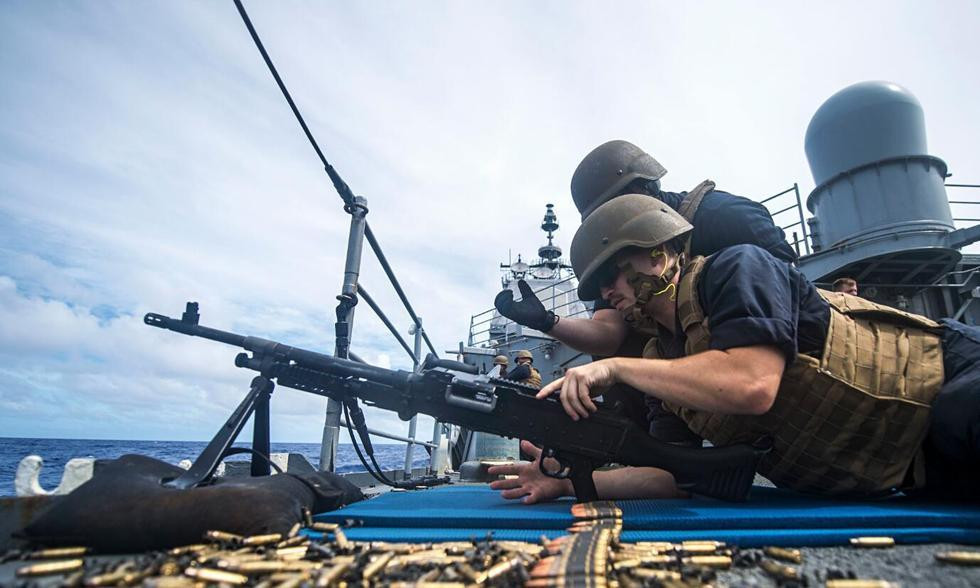 美艦抵達黃海南海 士兵操槍射擊報道包括完整圖片和清晰視頻