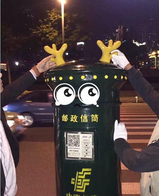 宝宝不哭!鹿晗合影邮筒刚装鹿角就被城管拆除