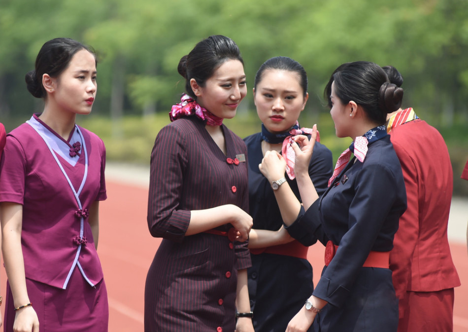 南京空姐空少拍毕业照致青春 魅力无限