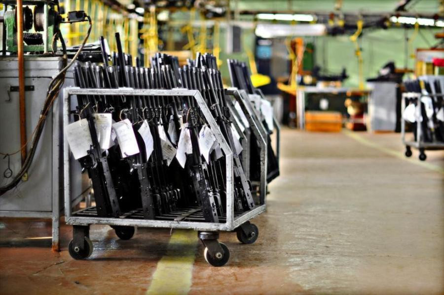 生产商,旗下产品包括自动化狙击枪,制导炮弹,以及广泛的民用产品:猎枪