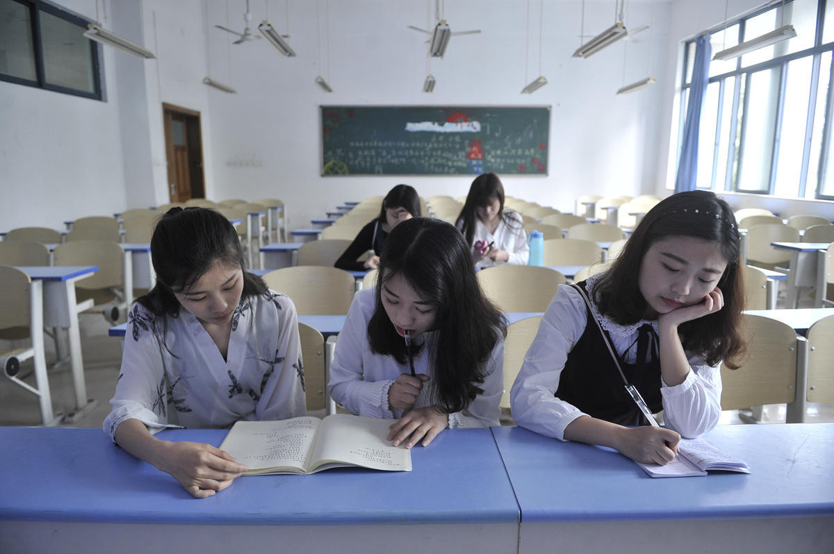 重慶3名女大學生為同學提供叫早服務走紅