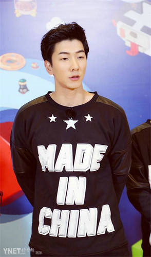 在最后的拉票环节,韩国队长金钟国再次向观众下跪,让中国队的胜利看