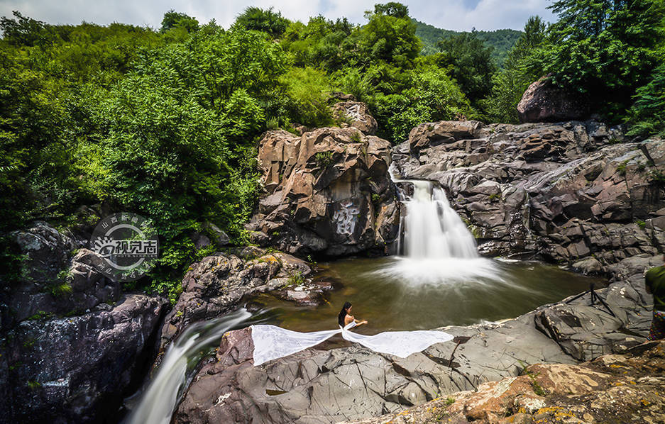 美女半裸醉情垣曲历山 湿身演绎唯美悠韵古风