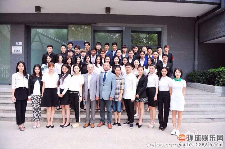 美女总裁的超能保镖_男女玩车震撞百万豪车_美女总裁